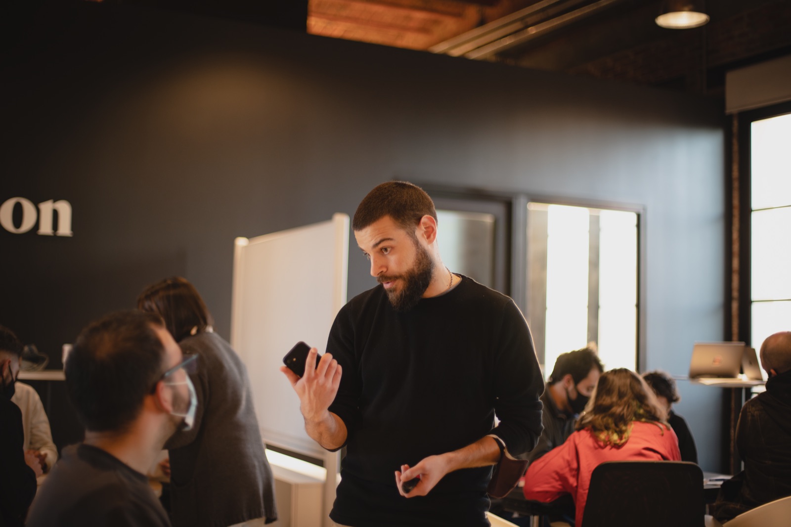Felo leading a workshop